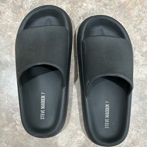 Steve Madden slides
